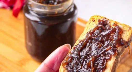 Geleia de cebola caramelizada: uma receita incrível para acompanhar seus pratos e petiscos 4 Geleia de cebola caramelizada
