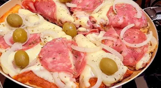 Mini pizza de frigideira, um lanche delicioso que fica pronto em minutos sem precisar do forno 3 Mini pizza de frigideira