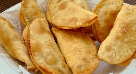Pastel de feira: uma massa com poucos ingredientes que fica sequinha e saborosa 4 Pastel de feira