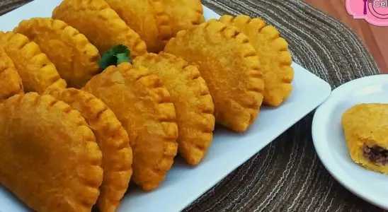 Pastel de fubá com aquela massa de angu legítima, que fica super saborosa e todos vão amar 3 Pastel de fubá