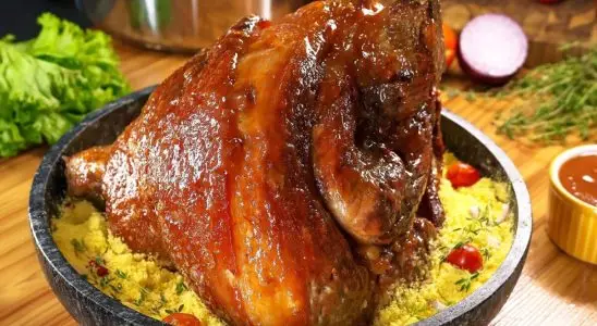 Pernil de porco mineiro: uma carne super suculenta e com aquela casquinha crocante incrível 2 Pernil de porco mineiro