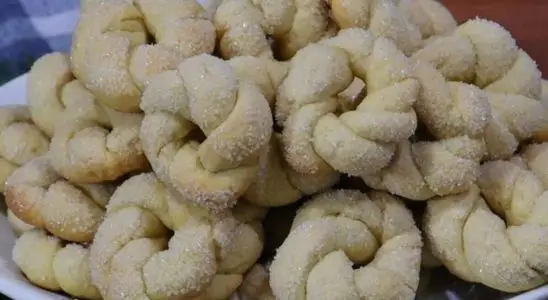 Rosquinha de creme de leite ou bolacha caseira, fácil e econômica, ideal para acompanhar um café 3 Rosquinha de creme de leite