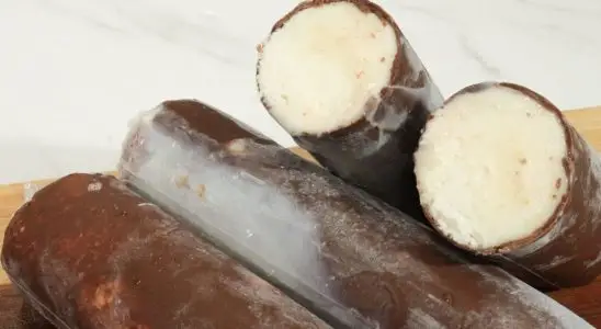 Sacolé de prestígio cremoso e delicioso, perfeito para refrescar os dias de calor com muito sabor 2 Sacolé de prestígio cremoso