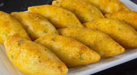 Bolinho de aipim fácil e delicioso, aquela receita de vó que derrete na boca de tão gostosa 1 Bolinho de aipim