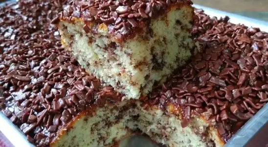 Bolo formigueiro úmido e fofinho: aquela receita clássica da vovó que todo mundo vai amar 4 Bolo formigueiro