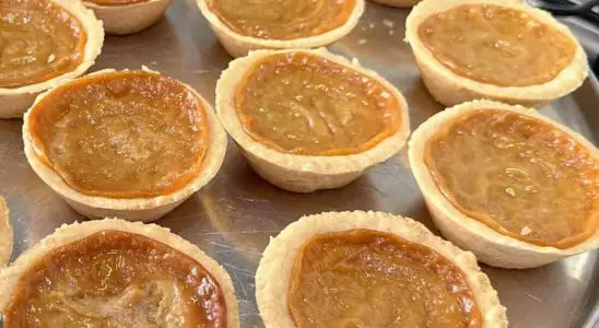 Empadinha de leite condensado com uma massa que derrete na boca e um recheio doce incrível 2 Empadinha de leite condensado