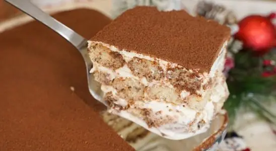 Pavê de nata simples e fácil, uma sobremesa que fica muito cremosa e todos vão adorar 4 Pavê de nata