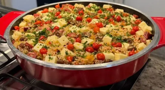 Arroz carreteiro completo e muito recheado, com um sabor de comida de fazenda que todos amam 2 Arroz carreteiro
