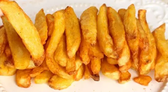 Batata frita na airfryer crocante e sequinha, para acompanhar seus pratos de forma mais saudável 3 Batata frita na airfryer