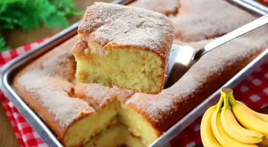 Bolo de banana numa versão super fofinha e econômica, perfeita para aproveitar as frutas maduras 3 Bolo de banana