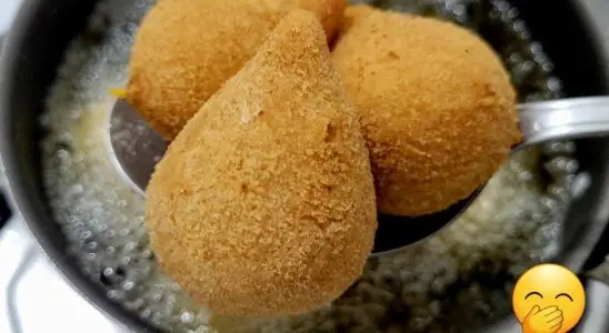 Coxinha sequinha e crocante com uma massa maravilhosa e muito simples de preparar 4 Coxinha sequinha e crocante