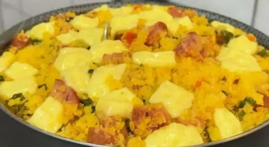 Cuscuz recheado molhadinho e simples, para um café da manhã completo e cheio de sabor 2 Cuscuz recheado