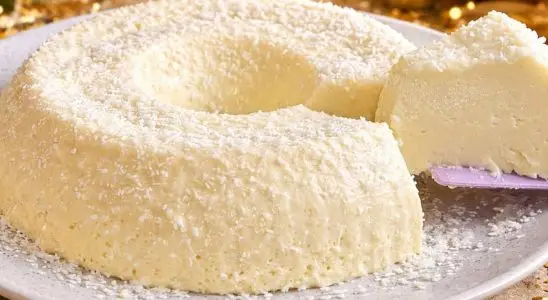 Flan de abacaxi feito no liquidificador, que não precisa ir ao fogo e fica pronto em minutos 4 Flan de abacaxi