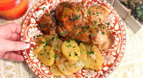 Frango assado, com uma marinada perfeita para deixar a carne muito suculenta e bem temperada 2 Frango assado