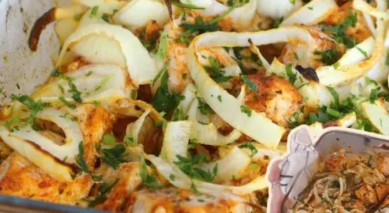 Frango assado na manteiga, que fica delicioso, suculento e douradinho, com um preparo prático 4 Frango assado na manteiga