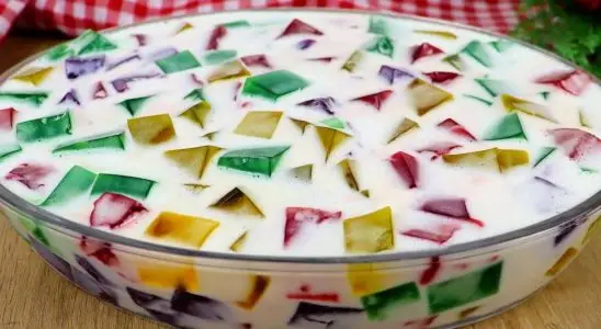 Gelatina colorida na travessa, a sobremesa mais alegre e econômica para alegrar a criançada 3 Gelatina colorida