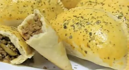 Massa de 2 ingredientes: aprenda a fazer um salgado delicioso, muito econômico e rápido 4 Massa de 2 Ingredientes
