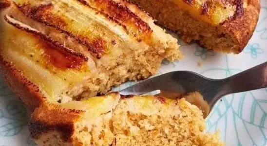 Pão de aveia com banana preparado na frigideira sem usar trigo ou açúcar, que fica saudável e saboroso 1 Pão de aveia com banana