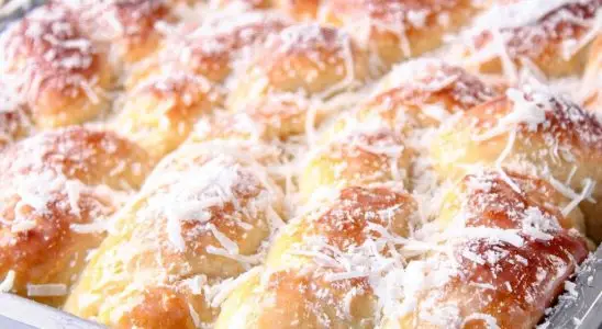 Pão de leite condensado super fofinho e doce na medida certa, para um café da manhã especial 1 Pão de leite condensado