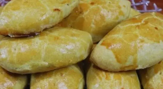 Pastel assado com massa muito leve e crocante que derrete na boca, ideal para o lanche ou jantar 4 Pastel assado