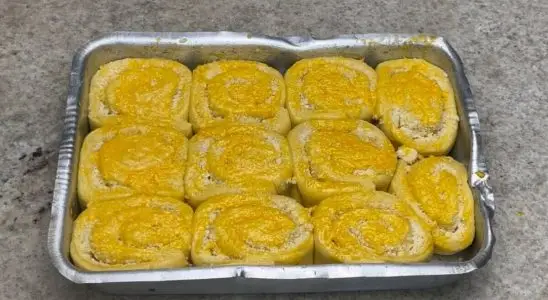 Rosca de fubá caseira, muito fofinha e cheirosa, que todo mundo vai te pedir a receita 3 Rosca de fubá