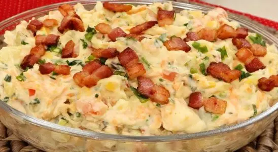 Salada de batata com bacon, uma maionese cheia de sabor e muito crocante para o seu churrasco 4 Salada de batata com bacon