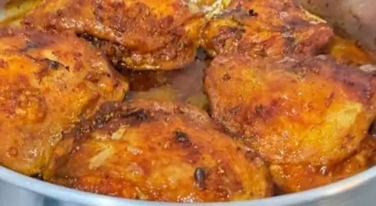 Sobrecoxa de frango, uma receita incrível que fica super suculenta e desmancha na boca 1 Sobrecoxa de frango