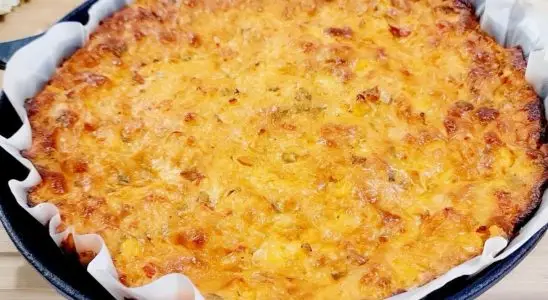 Torta salgada com massa fofinha e um recheio muito cremoso, ideal para o lanche ou jantar 3 Torta salgada