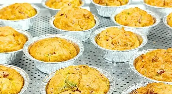 Tortinha de calabresa deliciosa : o melhor salgado assado para o seu lanche ou para vender 3 Tortinha de calabresa