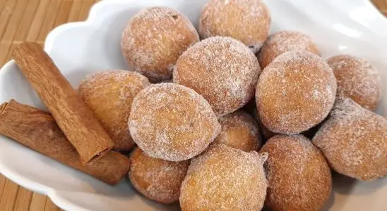 Bolinho de chuva recheado, uma delícia com recheio de brigadeiro que é apaixonante 1 Bolinho de chuva recheado