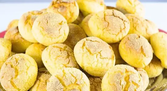 Broa de fubá com sabor de infância, para você servir com um café e perfumar a casa inteira 3 Broa de fubá