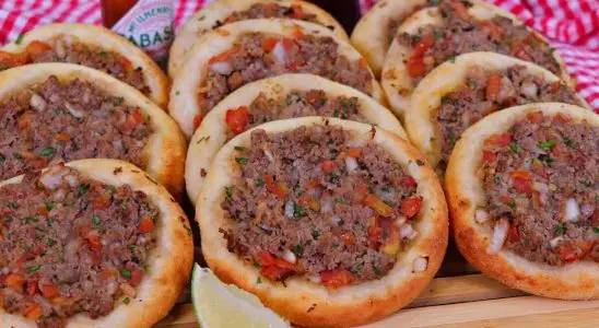 Esfiha aberta de carne: receita econômica e fácil, que fica igualzinha aquela da lanchonete famosa 2 Esfiha aberta de carne