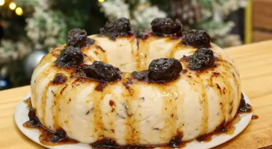 Manjar com calda de ameixa, uma sobremesa refrescante, gostosa e muito fácil de preparar 3 Manjar com calda de ameixa