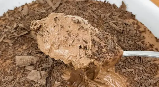 Mousse de chocolate sem ovo que utiliza um ingrediente especial para garantir a cremosidade 1 Mousse de chocolate sem ovo