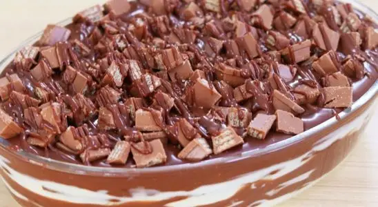 Pavê de kitkat fácil e irresistível, uma sobremesa de sucesso que todo mundo vai amar 2 Pavê de Kitkat
