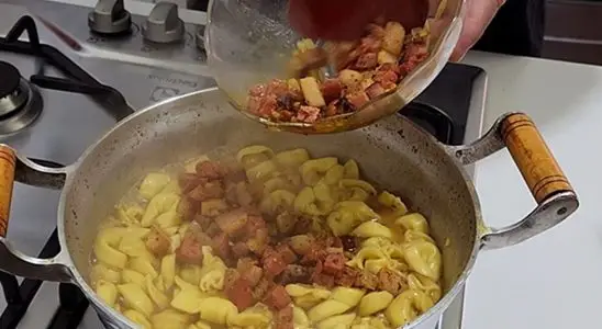 Receita de capeletti, uma massa caseira deliciosa e suculenta que vai deixar todos com água na boca 3 Receita de capeletti