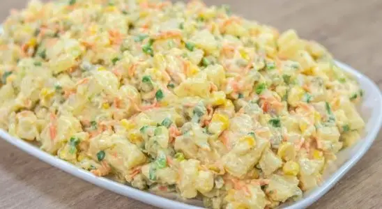 Salada de maionese com mandioca incrível, a mandiocanese que é o acompanhamento perfeito 2 Salada de maionese com mandioca