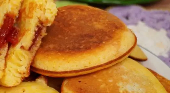 Bolinho de flocão de frigideira muito rápido e bem econômico, para você substituir o pãozinho 3 Bolinho de flocão