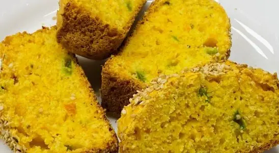Bolo salgado sem trigo super fofinho, para servir com um café no Dia das Mães e arrasar 1 Bolo salgado sem trigo