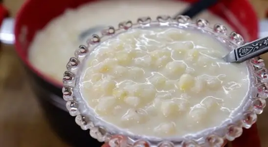 Canjica de leite condensado tradicional bem cremosa e saborosa, para aquecer os dias frios 3 Canjica de leite condensado