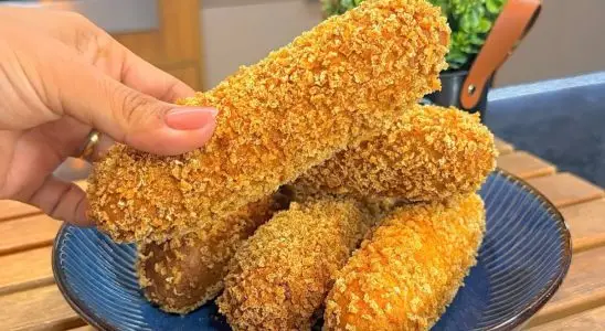 Enroladinho caseiro muito recheado e igualzinho àquele de lanchonete, perfeito para o lanche das crianças 3 Enroladinho caseiro