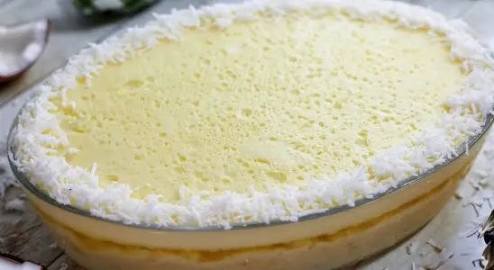 Gelado de abacaxi cremoso com coco, feito sem amido, que fica com uma consistência perfeita 1 Gelado de abacaxi