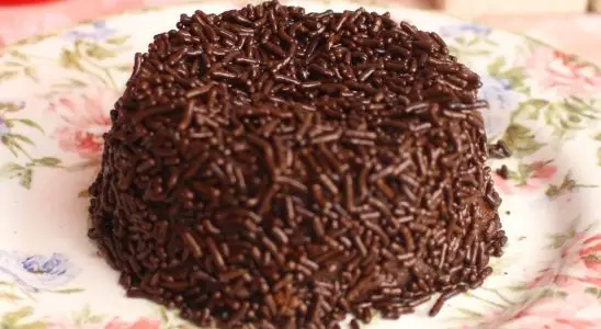 Mini brigadeirão de caneca prático e rápido, quando bater aquela vontade de comer um doce 2 Mini brigadeirão de caneca