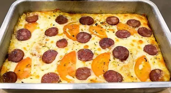 Pizza de massa mole que não precisa sovar e fica pronta bem rapidinho, para um lanche delicioso 1 Pizza de massa mole