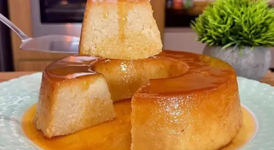 Pudim de pão com coco muito cremoso que derrete na boca e vai ser um sucesso em sua casa 1 Pudim de pão