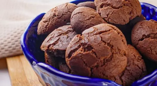 Sequilho de chocolate que desmancha na boca e é simples de fazer, ideal para acompanhar o café 2 Sequilho de chocolate