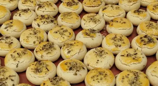 Biscoitinho de cebola, que é amanteigado e desmancha na boca, para fazer no Dia das Mães 4 Biscoitinho de cebola
