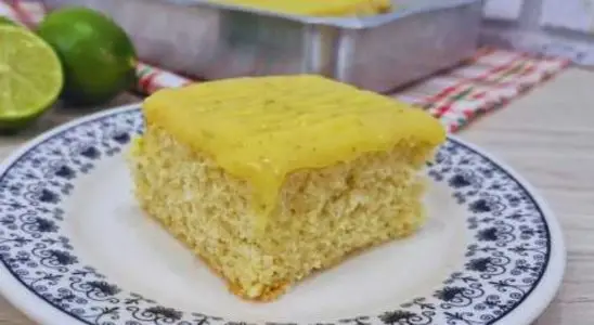 Bolo de limão com cobertura: uma receita deliciosa com uma massa leve e um creme cítrico maravilhoso 2 Bolo de limão com cobertura