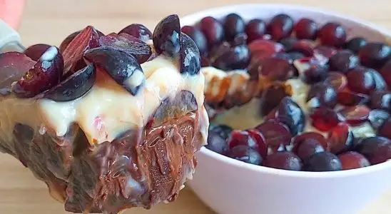Sobremesa da felicidade com uvas e um creme divino, que vai deixar o seu dia mais gostoso 4 Sobremesa da felicidade