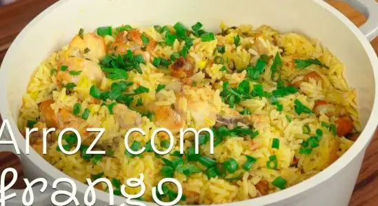 Arroz com frango suculento e saboroso, feito de um jeito diferente, uma refeição completa 3 Arroz com frango